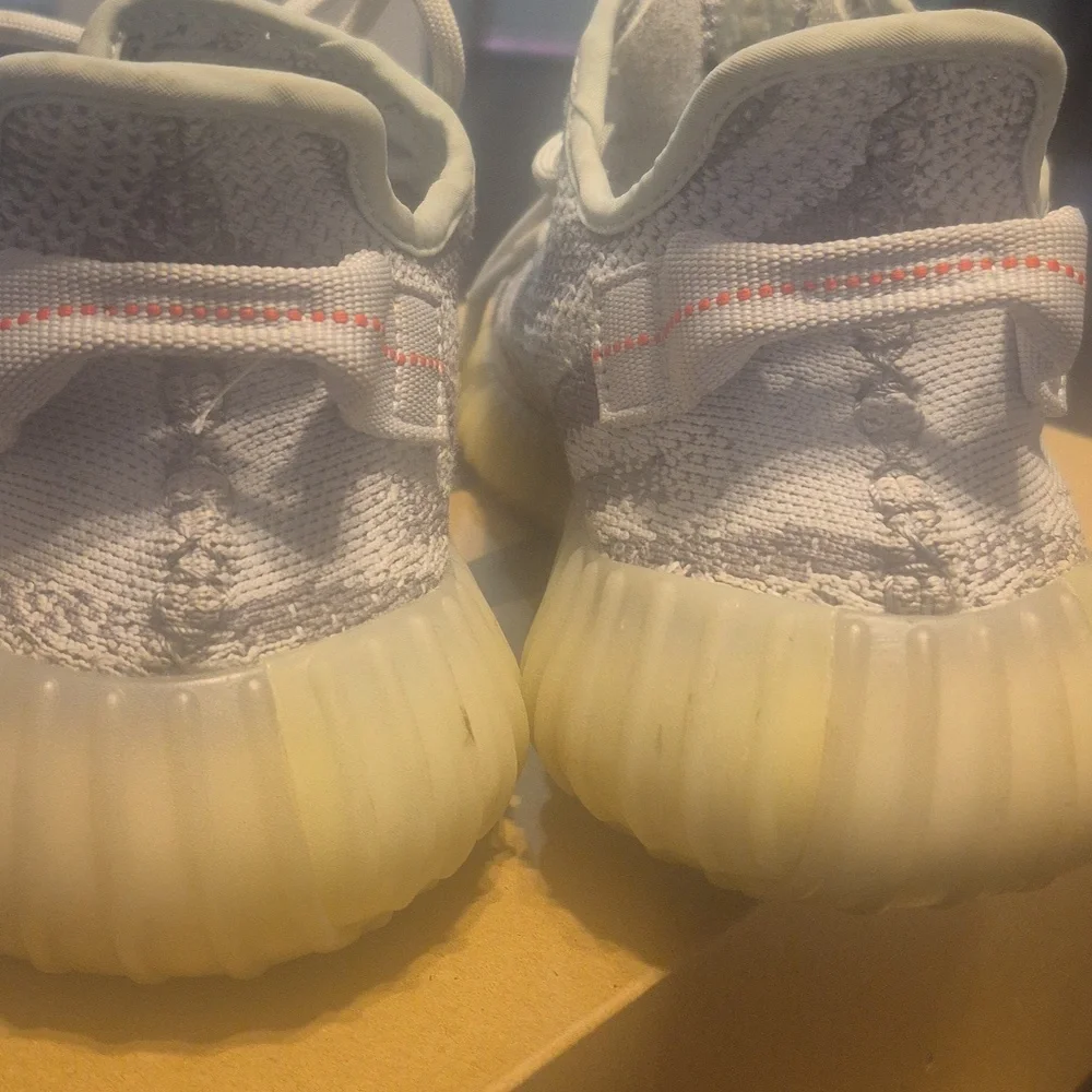 adidas Yeezy Boost 350 V2 Blue Tint size 9.5
